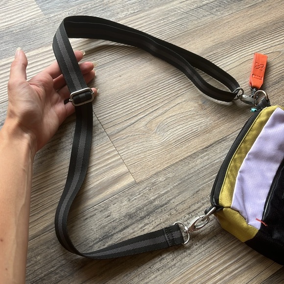 Sherpani Skye Black/Green/Purple Crossbody Bag - Mini/Travel/Outdoor/Everyday - Picture 8 of 9